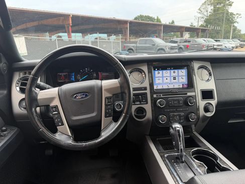 Used 2017 Ford Expedition Limited w/ Equipment Group 301A RWD image 16