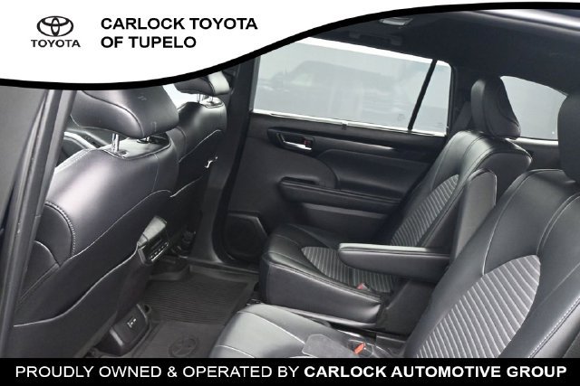 Used 2024 Toyota Highlander XSE FWD image 16