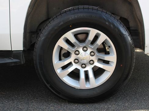 Used 2020 Chevrolet Suburban LT RWD image 62