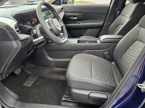 Used 2025 Nissan Kicks SV FWD image 18