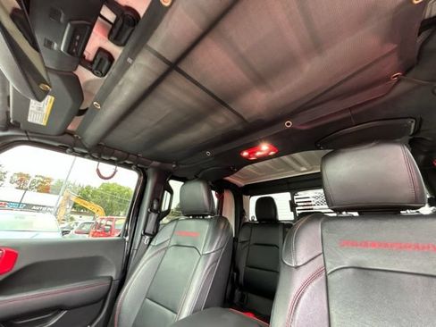 Used 2022 Jeep Gladiator Rubicon w/ Cold Weather Group AWD/4WD image 34