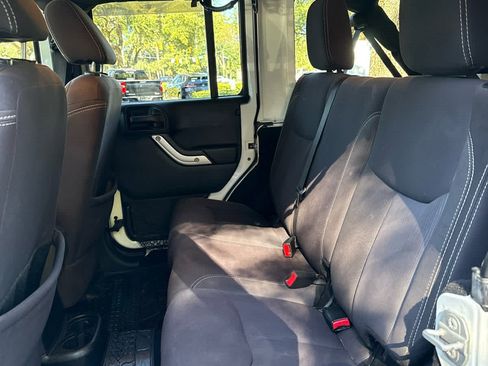 Used 2015 Jeep Wrangler Unlimited Rubicon w/ Connectivity Group image 12