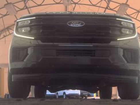 Used 2025 Ford Expedition Active AWD/4WD image 16