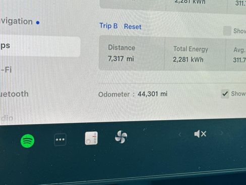 Used 2022 Tesla Model Y Long Range image 26