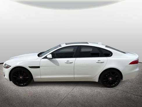 Used 2016 Jaguar XF Prestige AWD/4WD image 3