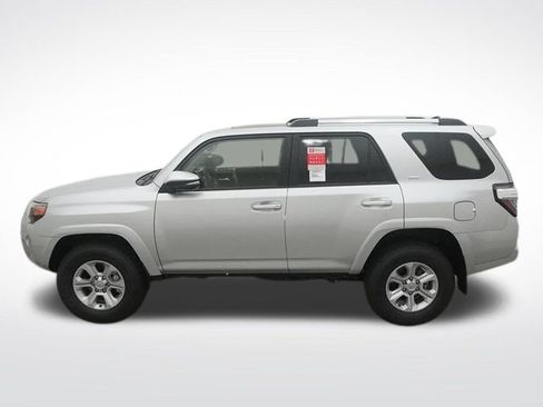 Used 2022 Toyota 4Runner SR5 Premium w/ Moonroof Package AWD/4WD image 4