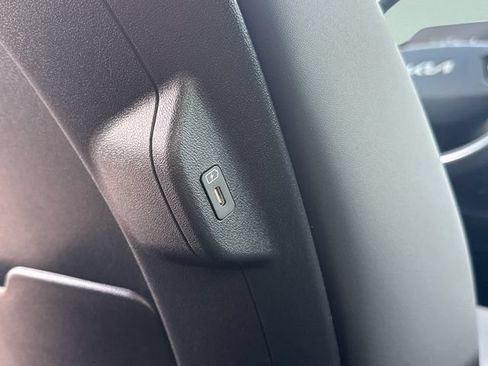 New 2026 Kia Niro Wind FWD image 18