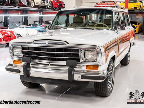 Used 1991 Jeep Grand Wagoneer 4dr Wagon 4WD image 32