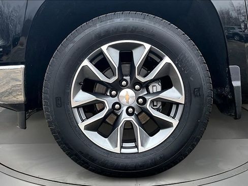 Used 2025 Chevrolet Silverado 1500 LT AWD/4WD image 36