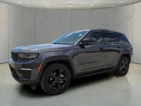 Used 2024 Jeep Grand Cherokee Limited w/ Black Appearance Package AWD/4WD image 10