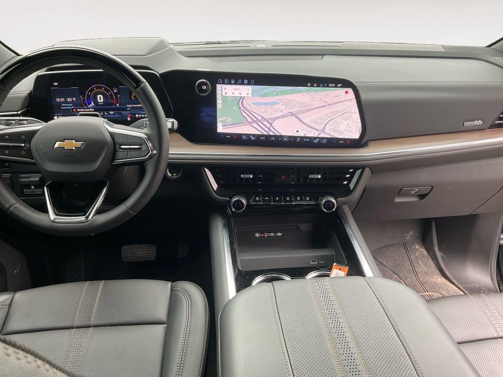 Used 2026 Chevrolet Suburban High Country AWD/4WD image 10