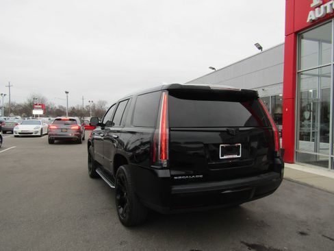 Used 2019 Cadillac Escalade Luxury w/ Escalade Sport Edition image 8