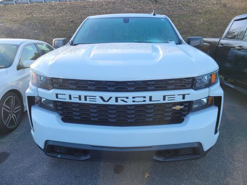 Used 2020 Chevrolet Silverado 1500 Custom w/ Custom Value Package image 2