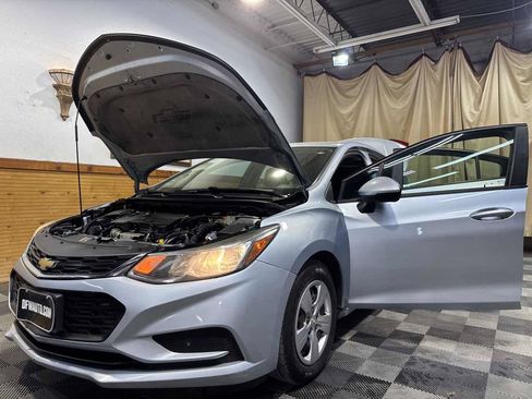 Used 2017 Chevrolet Cruze LS FWD image 11