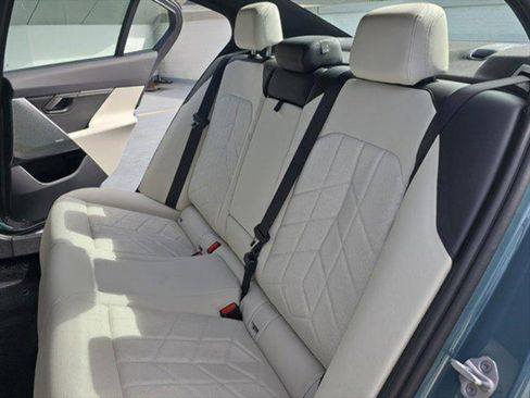 Used 2025 BMW 530i RWD image 14