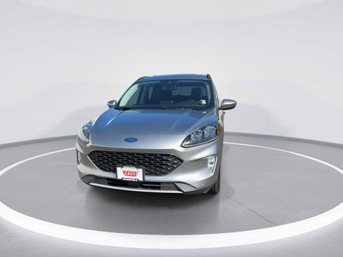 Used 2021 Ford Escape Titanium image 3