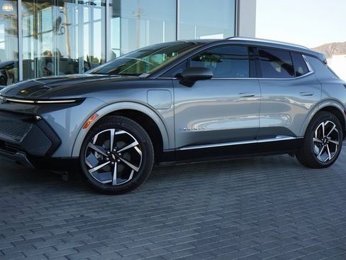 New 2025 Chevrolet Equinox EV LT image 4