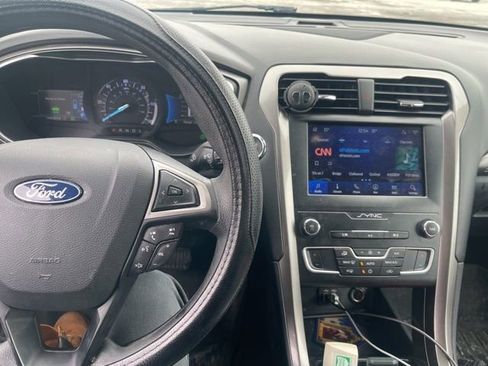 Used 2019 Ford Fusion SE image 5