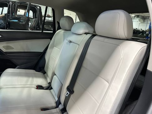 Used 2021 Volkswagen Tiguan SE w/ Panoramic Sunroof Package AWD/4WD image 24