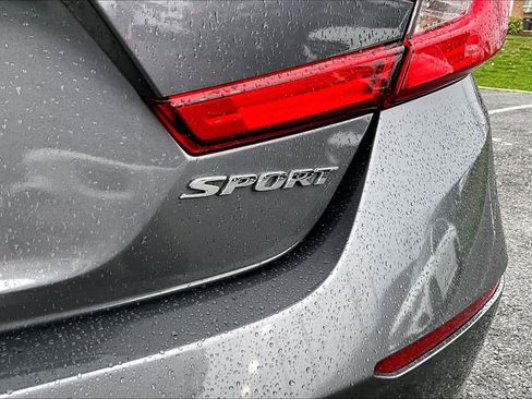 Used 2018 Honda Accord Sport image 10