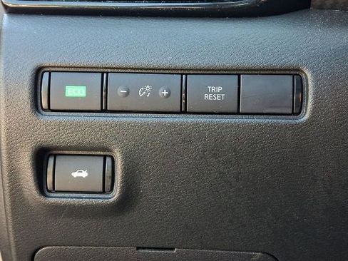 Certified 2023 Nissan Sentra SV FWD image 25