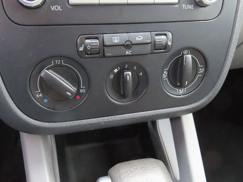 Used 2009 Volkswagen Jetta S image 21