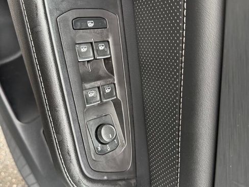 Used 2024 Volkswagen Atlas Cross Sport SE image 23