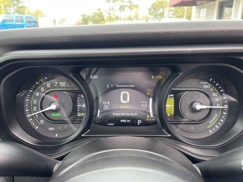 Used 2024 Jeep Wrangler Unlimited w/ Technology Group AWD/4WD image 23