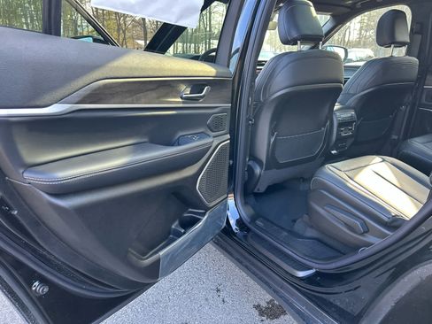 New 2026 Jeep Grand Cherokee L Limited w/ Limited Altitude Package AWD/4WD image 29