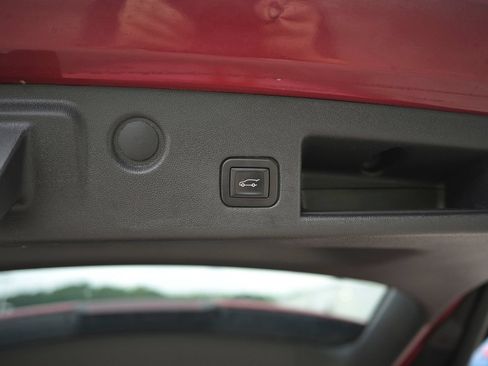Used 2019 Chevrolet Equinox LT w/ Driver Convenience Package FWD image 42