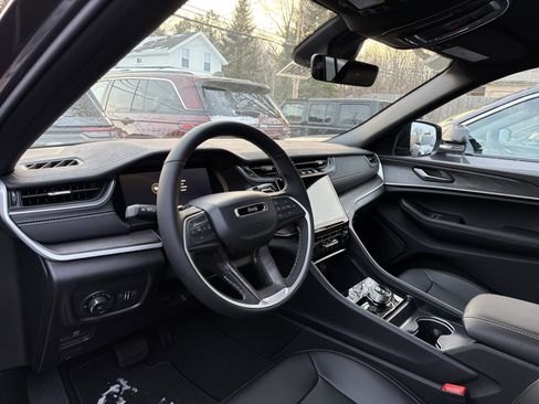 New 2025 Jeep Grand Cherokee Limited w/ Trailer Tow Package image 7