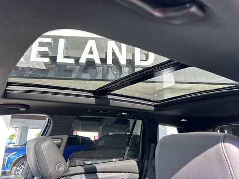 New 2025 Cadillac XT6 Luxury image 22