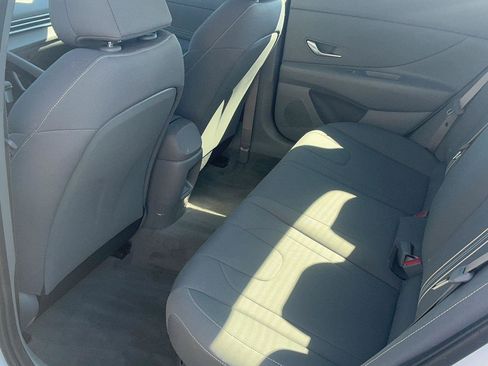 Certified 2025 Hyundai Elantra SEL FWD image 28