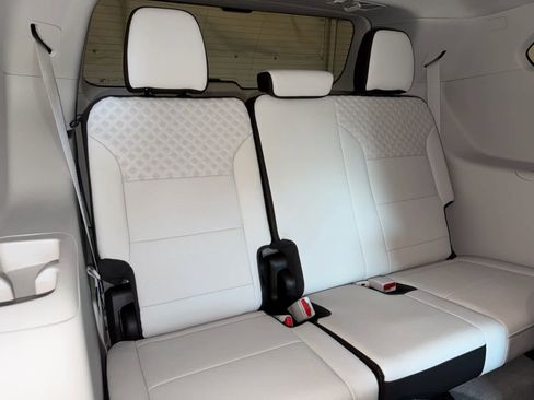 Used 2024 GMC Acadia Denali w/ Super Cruise Package image 39