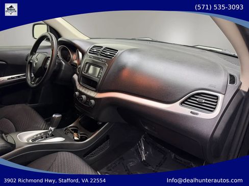 Used 2019 Dodge Journey SE w/ Blacktop Package FWD image 17