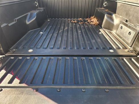 Used 2021 Toyota Tacoma SR5 w/ SR5 Appearance Package (SM) image 31