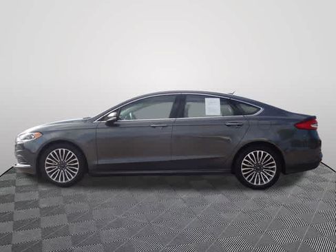 Used 2018 Ford Fusion SE w/ Fusion SE Technology Package FWD image 2