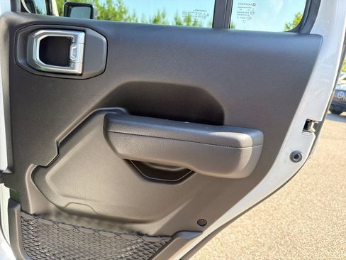 Used 2024 Jeep Wrangler Unlimited Sport AWD/4WD image 43