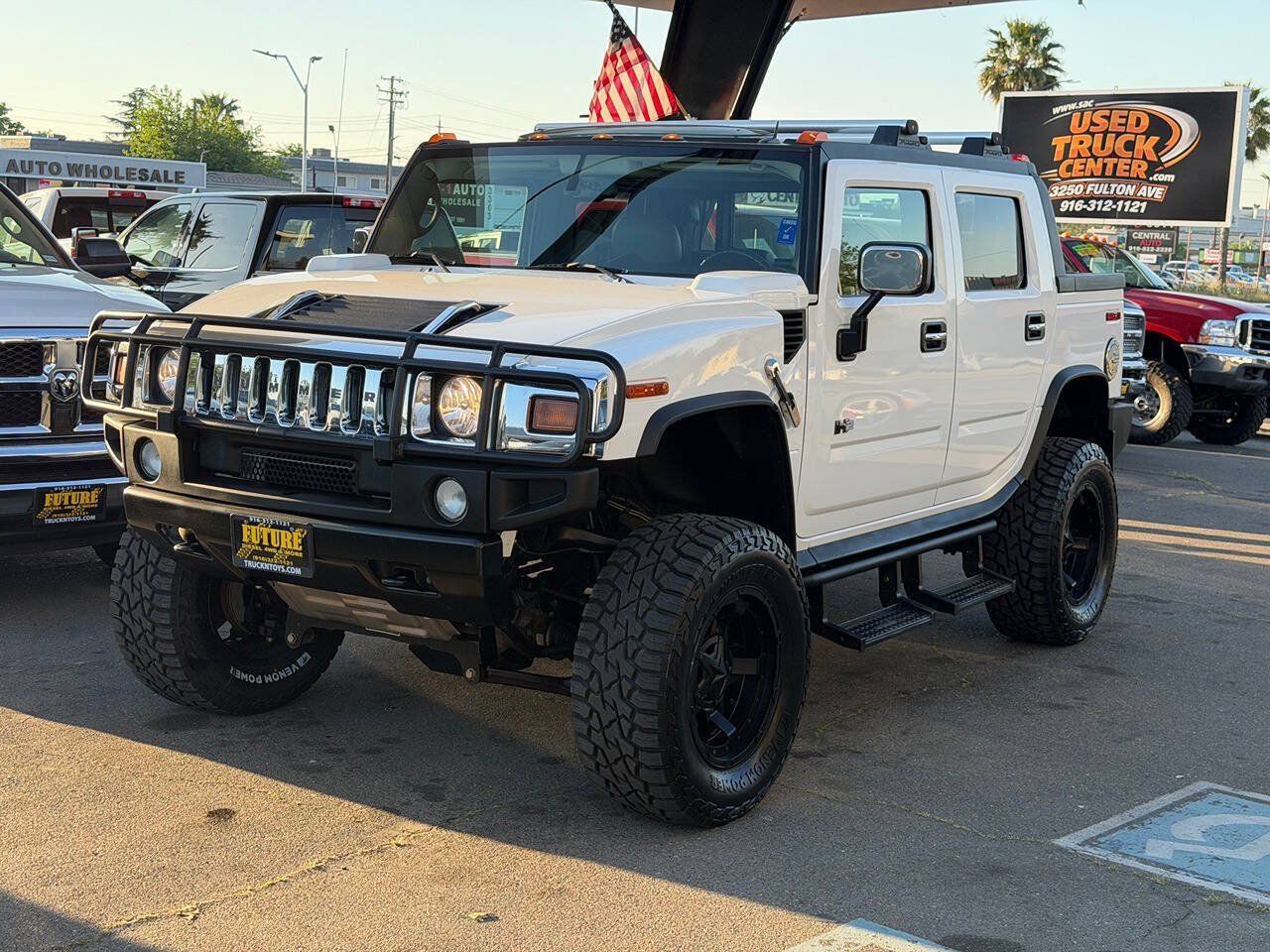 Used 2005 HUMMER H2 SUT w/ Preferred Equipment Group AWD/4WD image 2