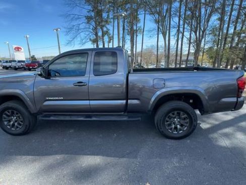 Used 2023 Toyota Tacoma SR5 w/ Technology Package image 10