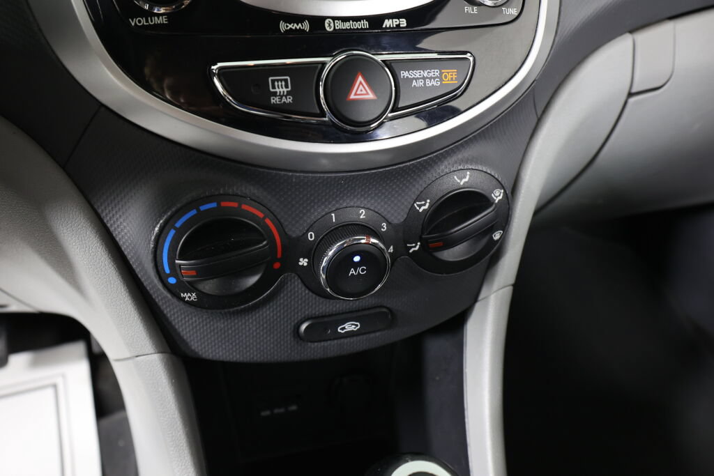 Used 2012 Hyundai Accent SE FWD image 36