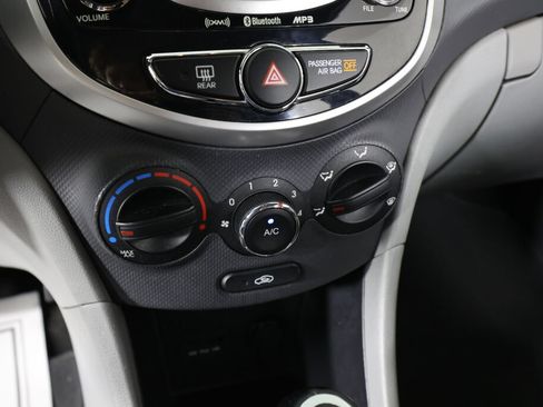 Used 2012 Hyundai Accent SE FWD image 36
