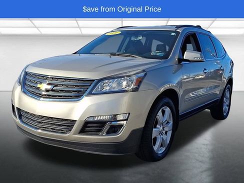 Used 2016 Chevrolet Traverse LT w/ Style and Technology Package image 3