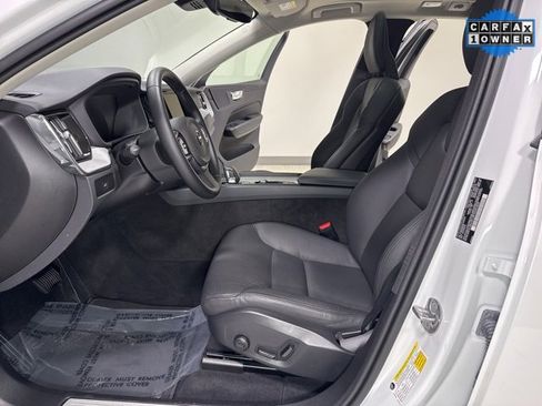 Used 2025 Volvo XC60 B5 Plus image 12