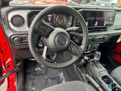 New 2025 Jeep Gladiator Sport image 17