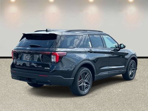 New 2026 Ford Explorer ST-Line w/ ST-Line Street Pack AWD/4WD image 5