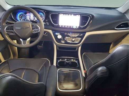 Certified 2022 Chrysler Pacifica Limited FWD image 8