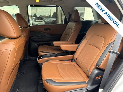 Used 2022 Nissan Pathfinder Platinum AWD/4WD image 15
