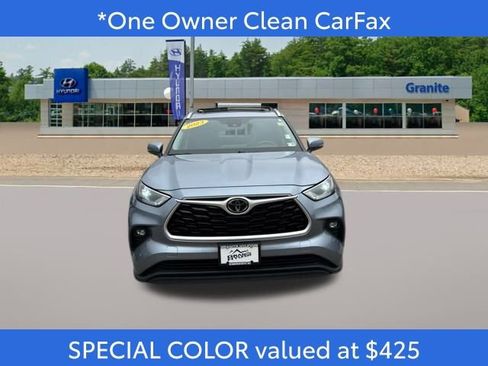 Used 2023 Toyota Highlander XLE image 3