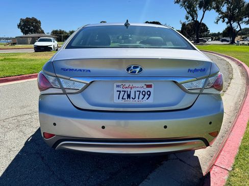 Used 2012 Hyundai Sonata Hybrid w/ Leather Pkg FWD image 4